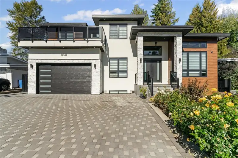 32597 WILLINGDON CRESCENT - photo 1 of 40