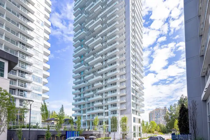 909 13768 100 AVENUE - photo 1 of 23