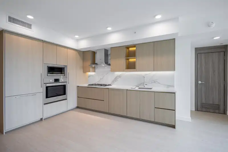 909 13768 100 AVENUE - photo 3 of 23