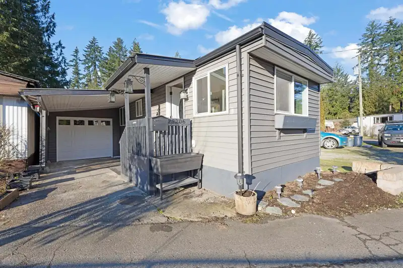 23206 CALVIN CRESCENT - photo 2 of 31