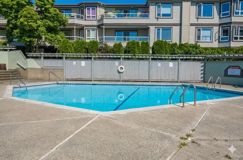 205 1850 SOUTHMERE CRESCENT - photo 3 of 6