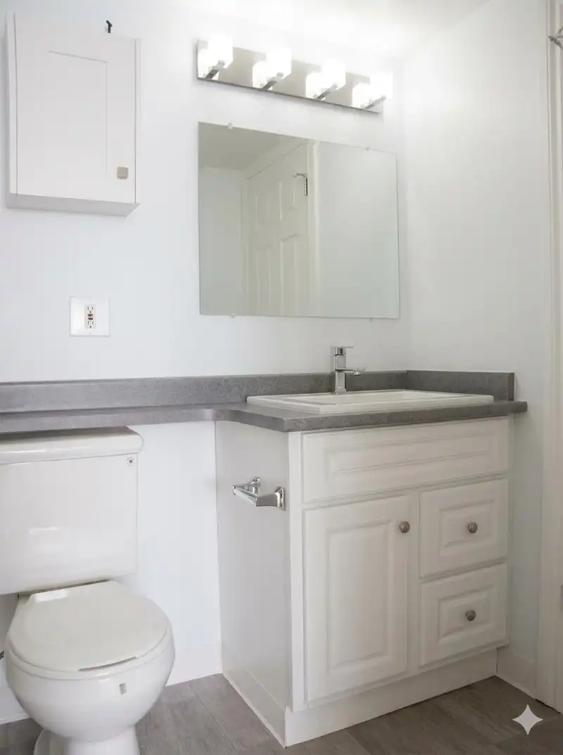 205 1850 SOUTHMERE CRESCENT - photo 4 of 6
