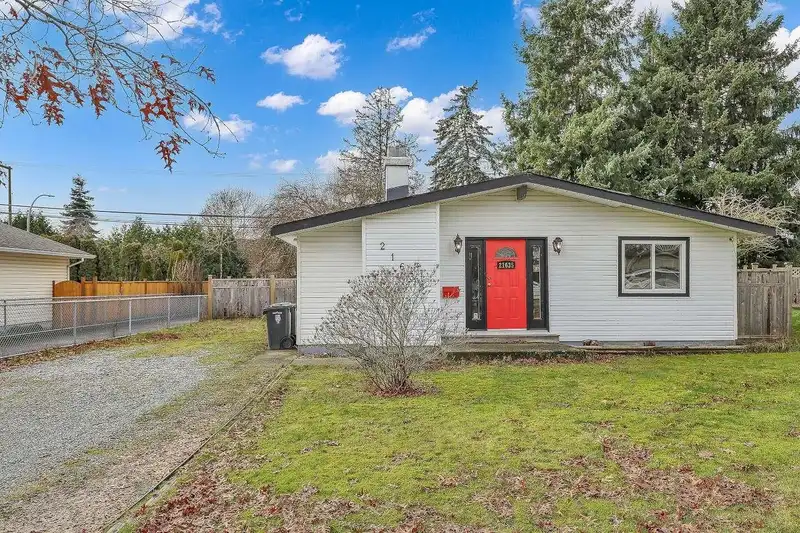 21635 50A AVENUE - photo 2 of 35