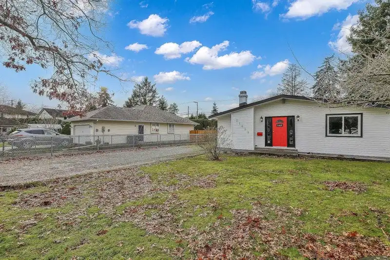 21635 50A AVENUE - photo 3 of 35