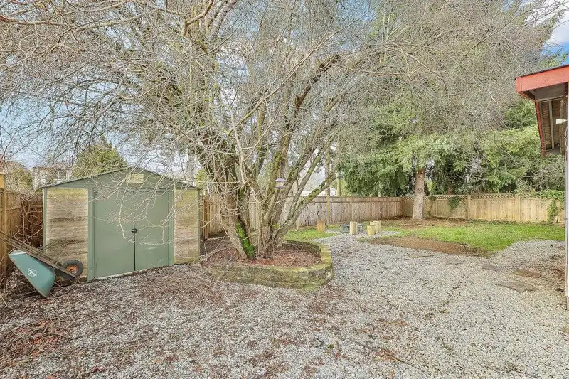 21635 50A AVENUE - photo 4 of 35