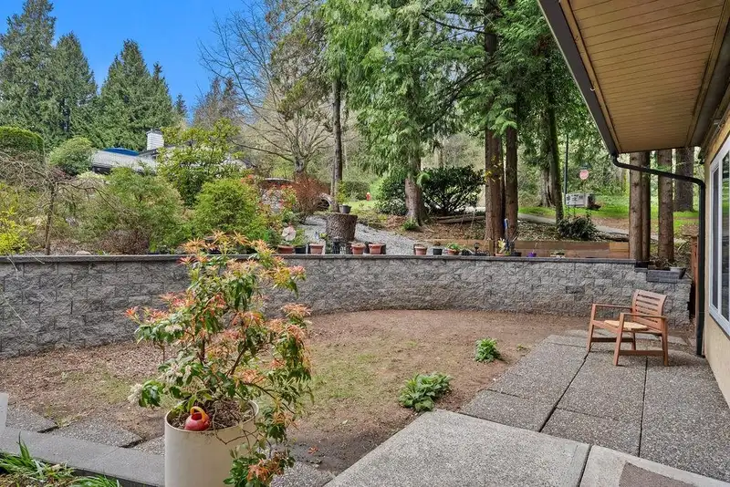 407 DARTMOOR DRIVE - photo 2 of 39