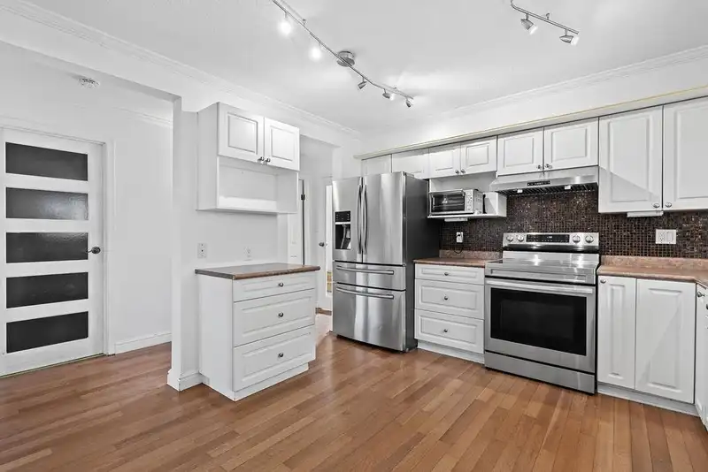 407 DARTMOOR DRIVE - photo 4 of 39