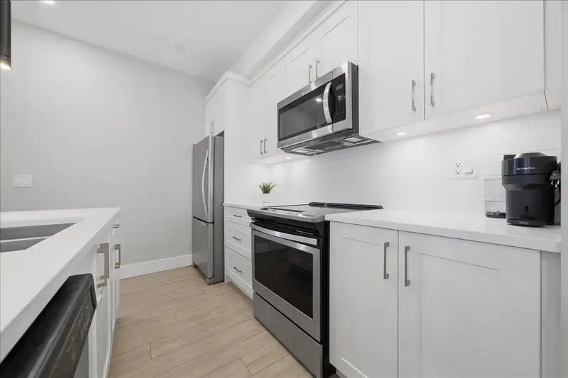 506 22335 MCINTOSH AVENUE - photo 4 of 22