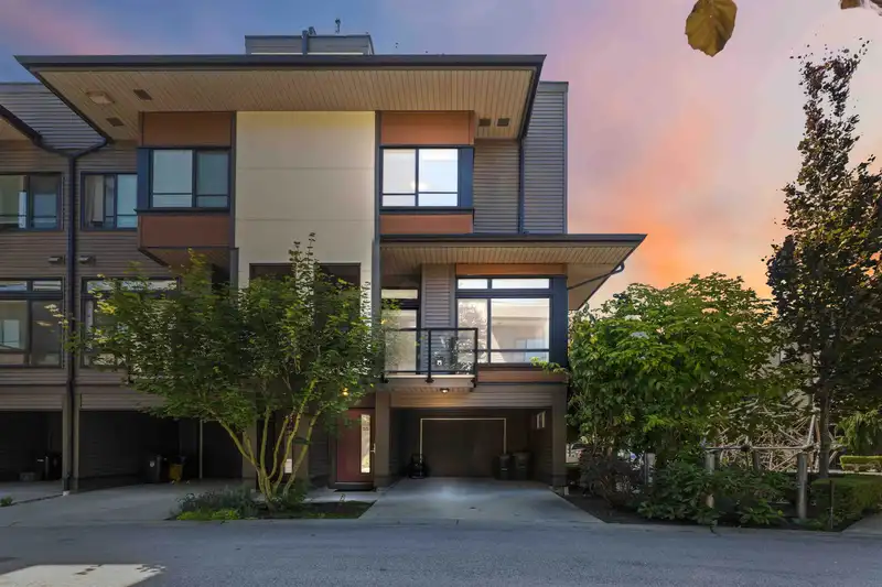 55 7811 209 STREET - photo 3 of 28