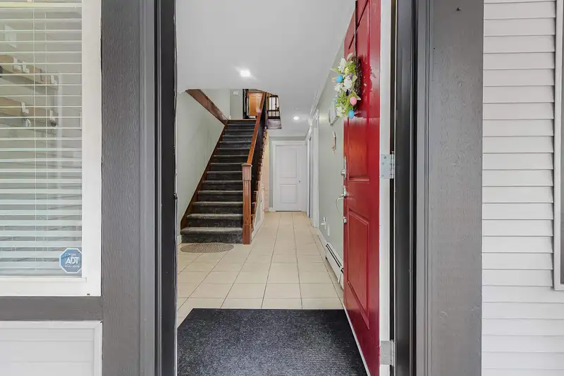 46225 KERMODE CRESCENT - photo 4 of 36