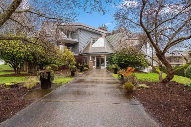 202 14950 THRIFT AVENUE - photo 1 of 29