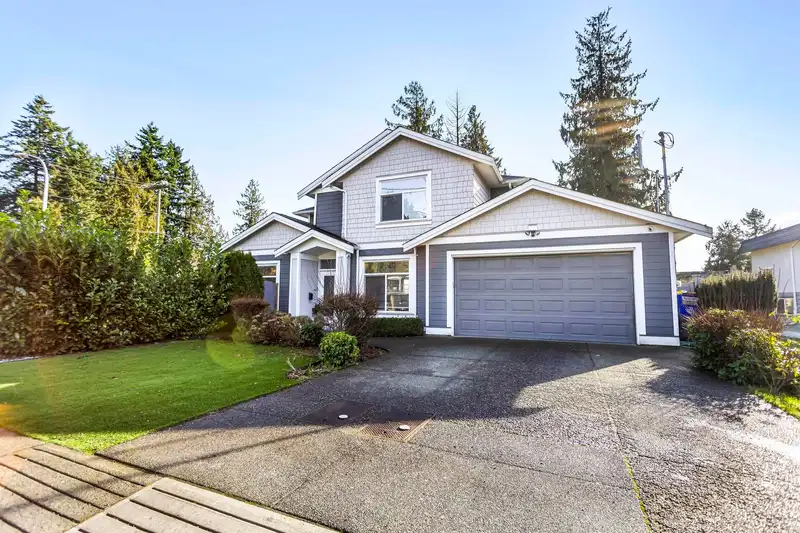 11790 80 AVENUE - photo 2 of 38