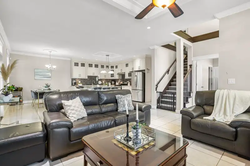 11790 80 AVENUE - photo 3 of 38