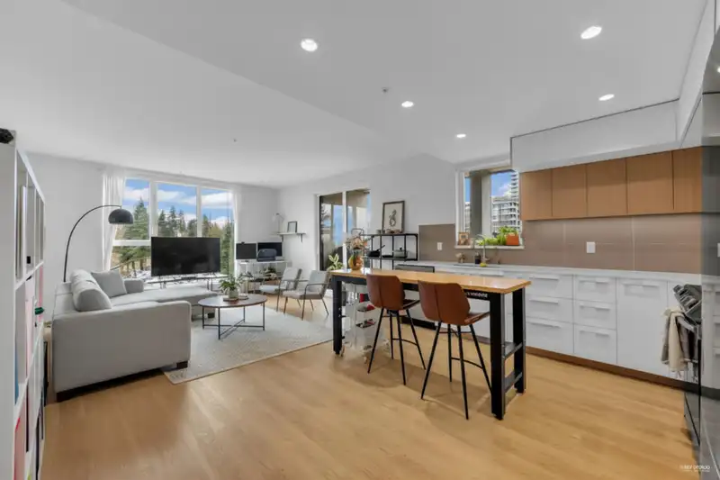 510 9888 UNIVERSITY CRESCENT - photo 1 of 14