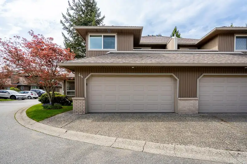 44 8560 162 STREET - photo 1 of 40