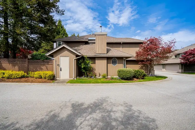 44 8560 162 STREET - photo 3 of 40