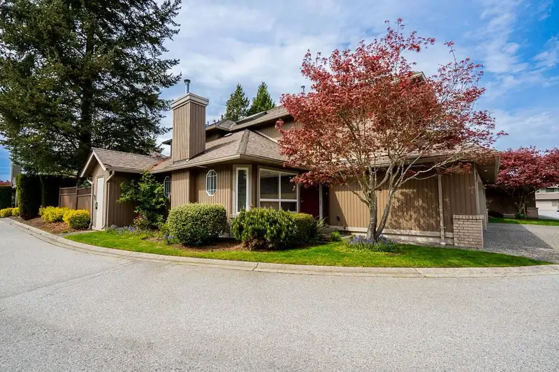 44 8560 162 STREET - photo 4 of 40