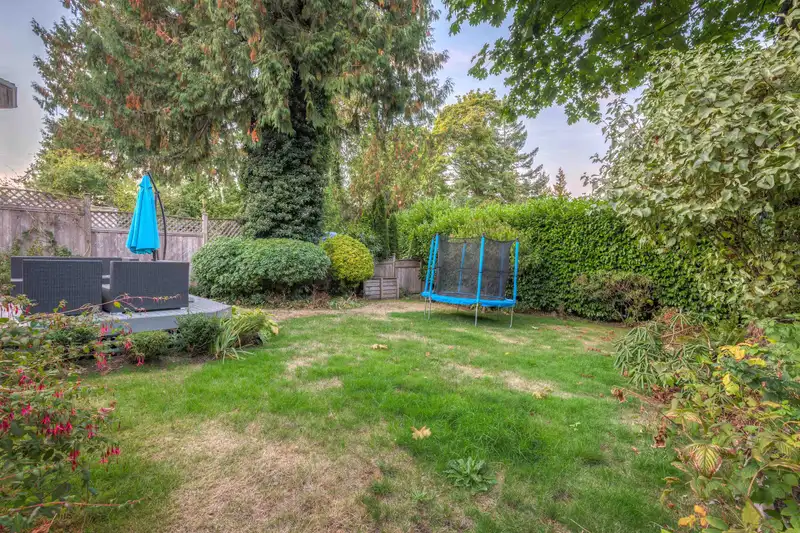 6431 ROSEBERY AVENUE - photo 4 of 22