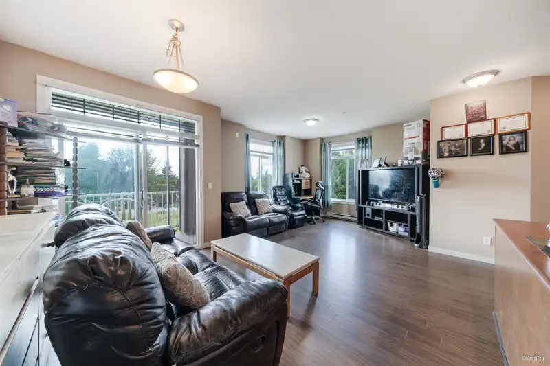 417 13277 108 AVENUE - photo 4 of 25