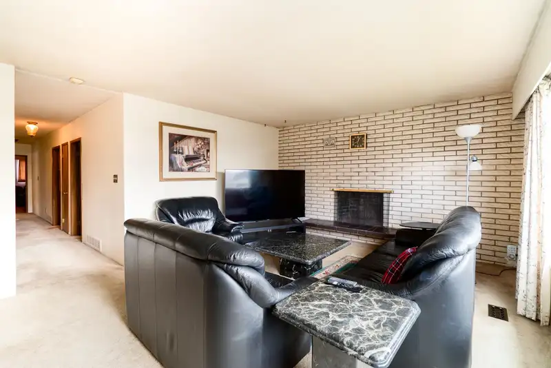 437 E 55TH AVENUE - photo 3 of 40