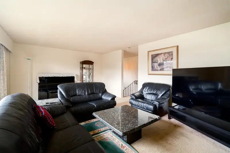 437 E 55TH AVENUE - photo 4 of 40