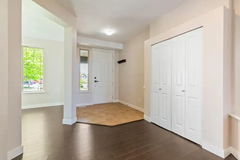 75 MAPLE DRIVE - photo 3 of 39