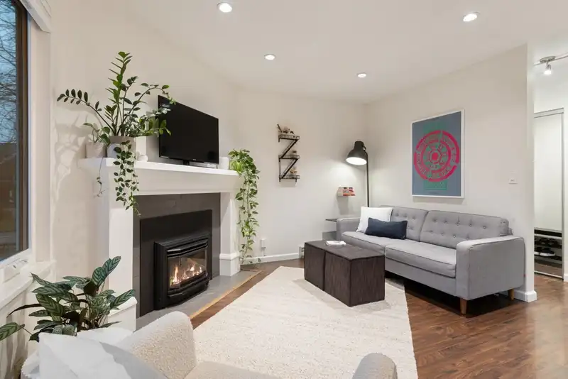 103 W 15TH AVENUE - photo 3 of 29
