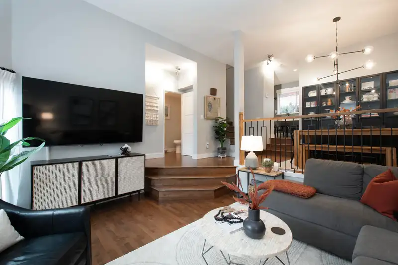 118 216 E 6TH STREET - photo 4 of 40