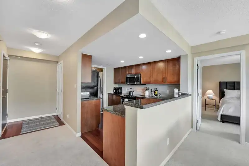 1001 288 UNGLESS WAY - photo 3 of 37