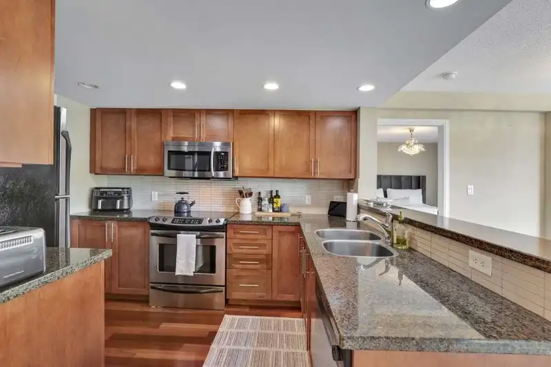 1001 288 UNGLESS WAY - photo 4 of 37