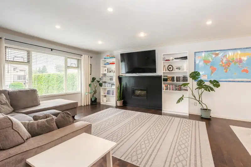 26481 30A AVENUE - photo 4 of 33