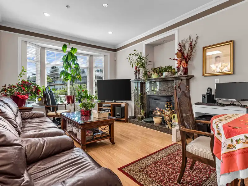 3021 E 29TH AVENUE - photo 3 of 40