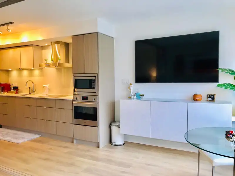 508 1788 COLUMBIA STREET - photo 2 of 10