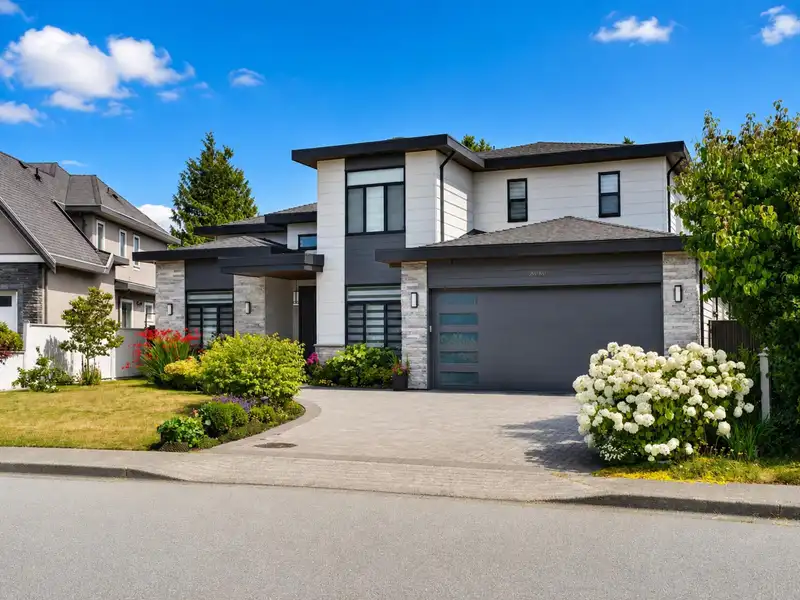 8080 FAIRDELL CRESCENT - photo 2 of 40