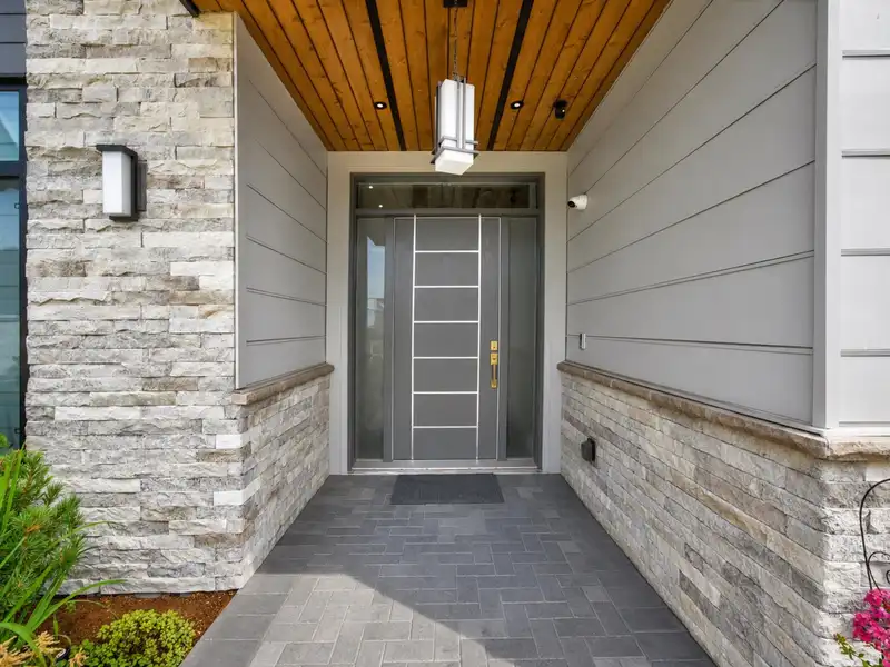 8080 FAIRDELL CRESCENT - photo 4 of 40