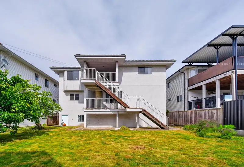 330 WOOD STREET - photo 2 of 37