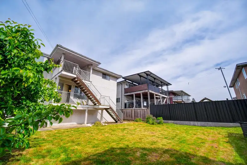 330 WOOD STREET - photo 3 of 37
