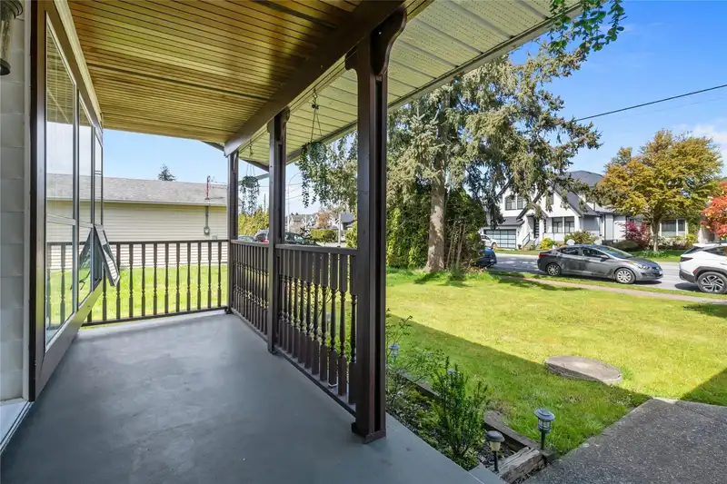 16954 60 AVENUE - photo 2 of 25