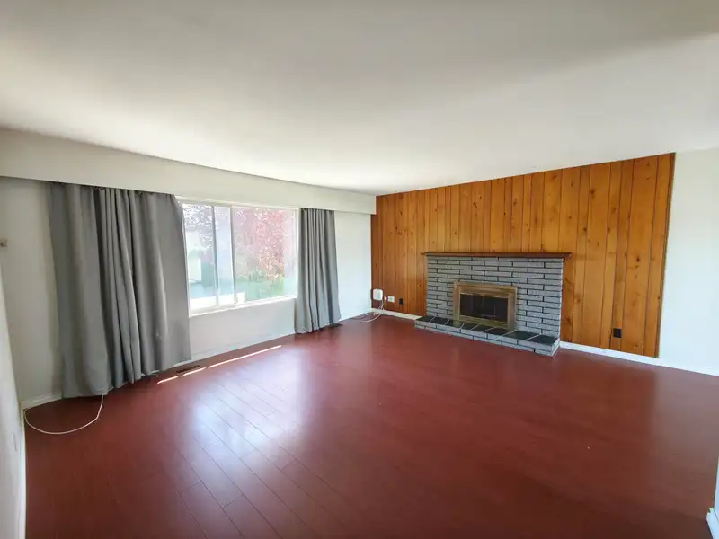 10271 ROSEDENE CRESCENT - photo 2 of 13