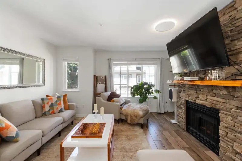 39 20540 66 AVENUE - photo 3 of 40