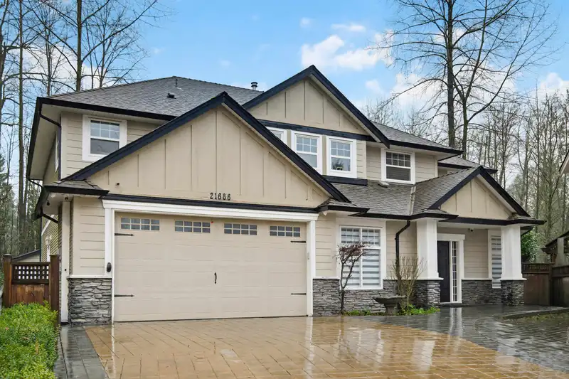 21686 93 AVENUE - photo 1 of 40