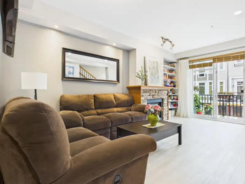 21 20738 84 AVENUE - photo 4 of 33