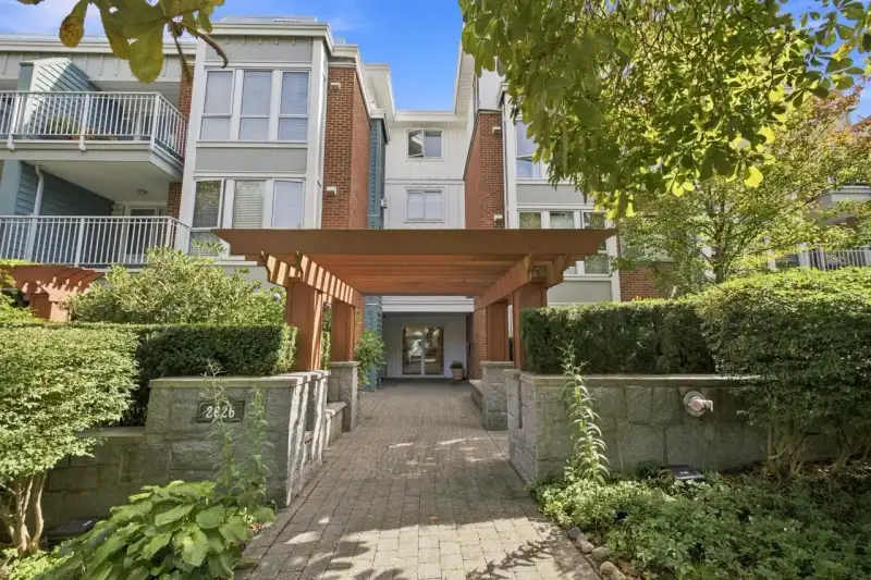 302 2626 ALBERTA STREET - photo 1 of 23