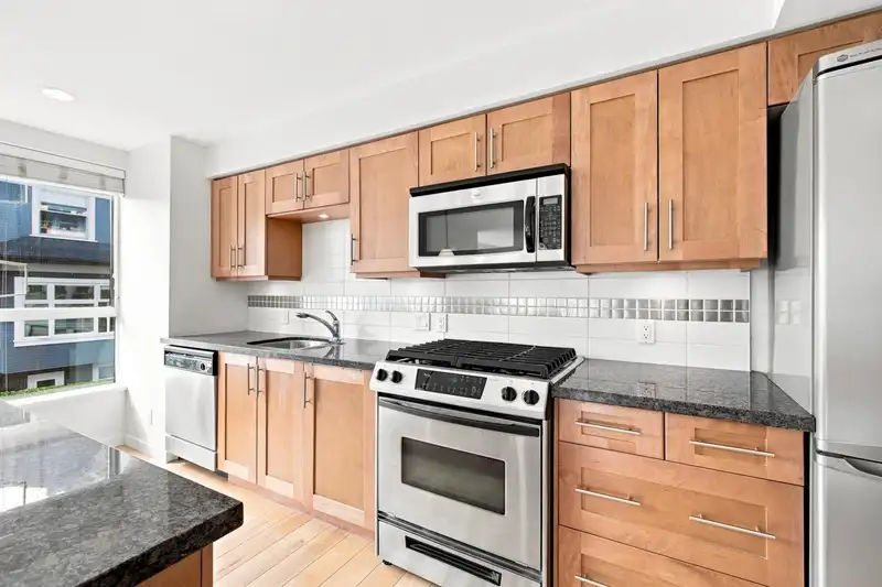 302 2626 ALBERTA STREET - photo 4 of 23