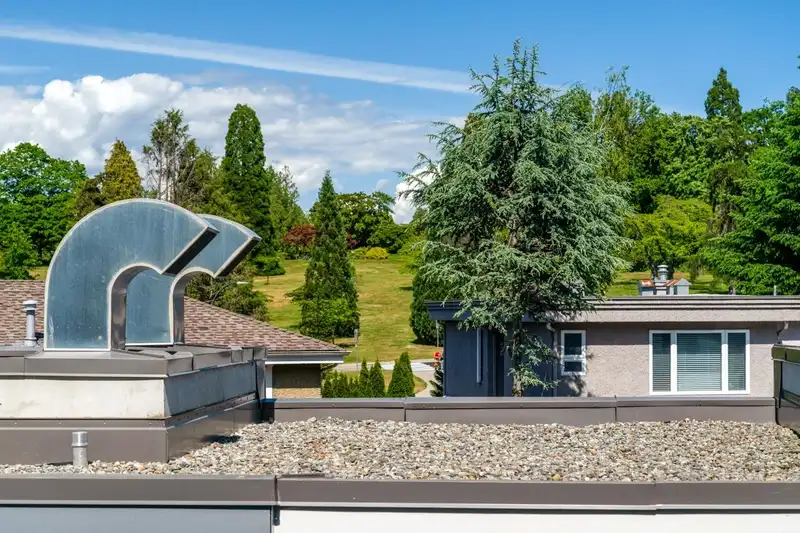 302 4932 CAMBIE STREET - photo 2 of 19