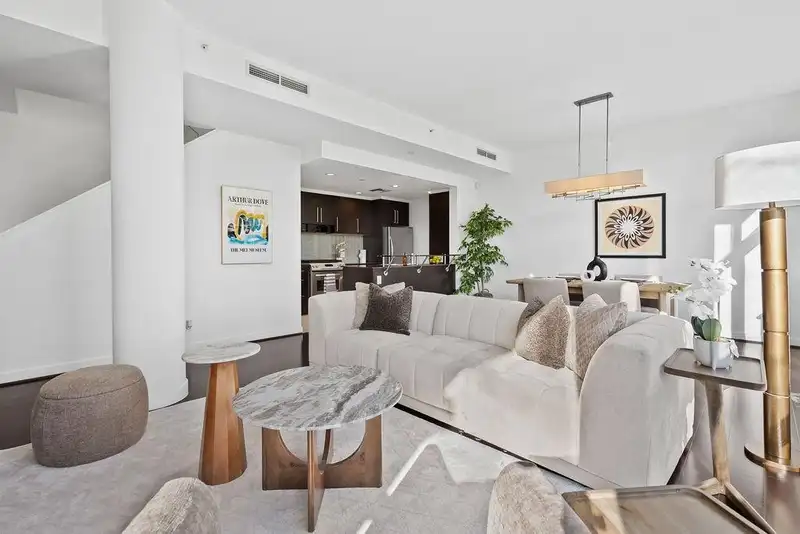 TH105 638 BEACH CRESCENT - photo 3 of 40