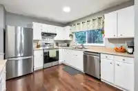 4932 205 STREET - thumbnail 3