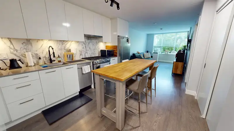201 231 E PENDER STREET - photo 2 of 19