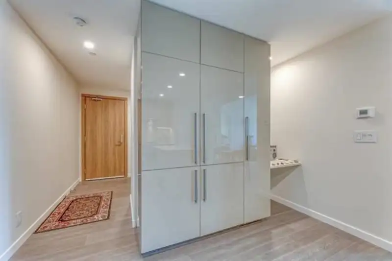 5111 2108 GILMORE AVENUE - photo 4 of 35