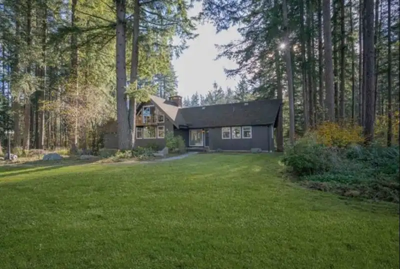 20264 27 AVENUE - photo 2 of 5